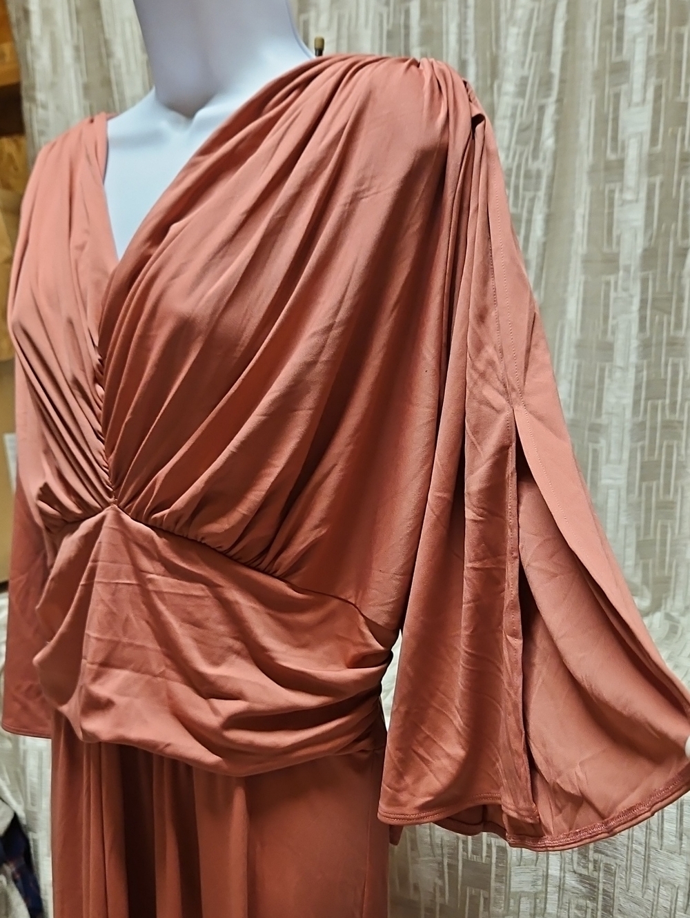Elegant Ruched V-Neck Maxi Dress in Rose